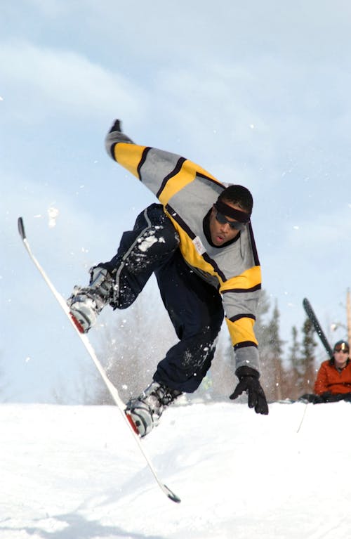 Free Man Riding a White Snowboard during Daytime Stock Photo