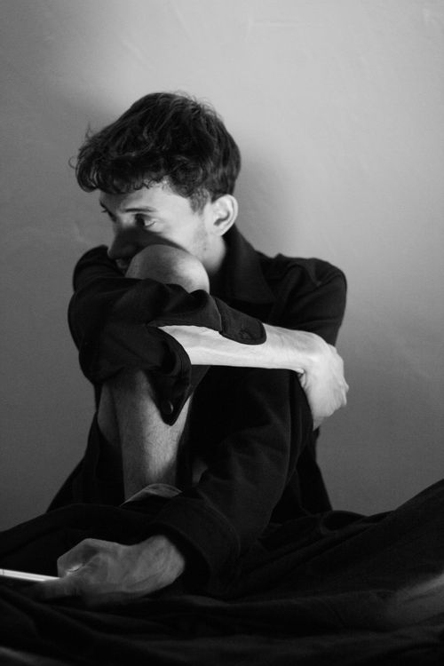 Free Black and white portrait of an adult man in introspection. Stock Photo