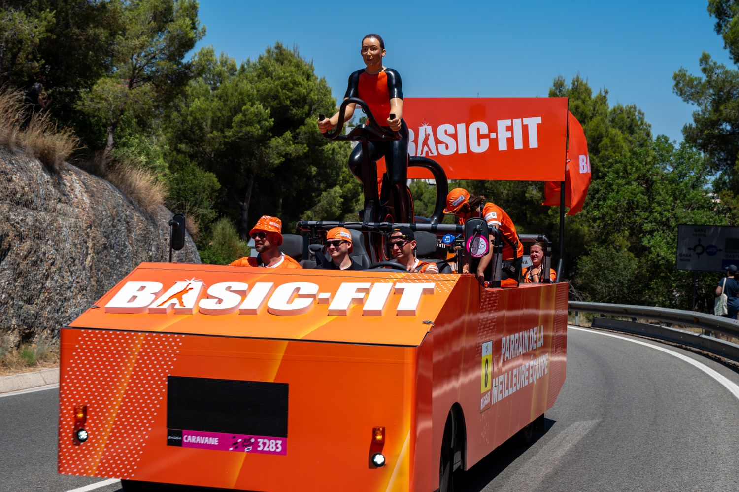Exemple de véhicule promotionnel coloré utilisé lors d'une opération de marque en France