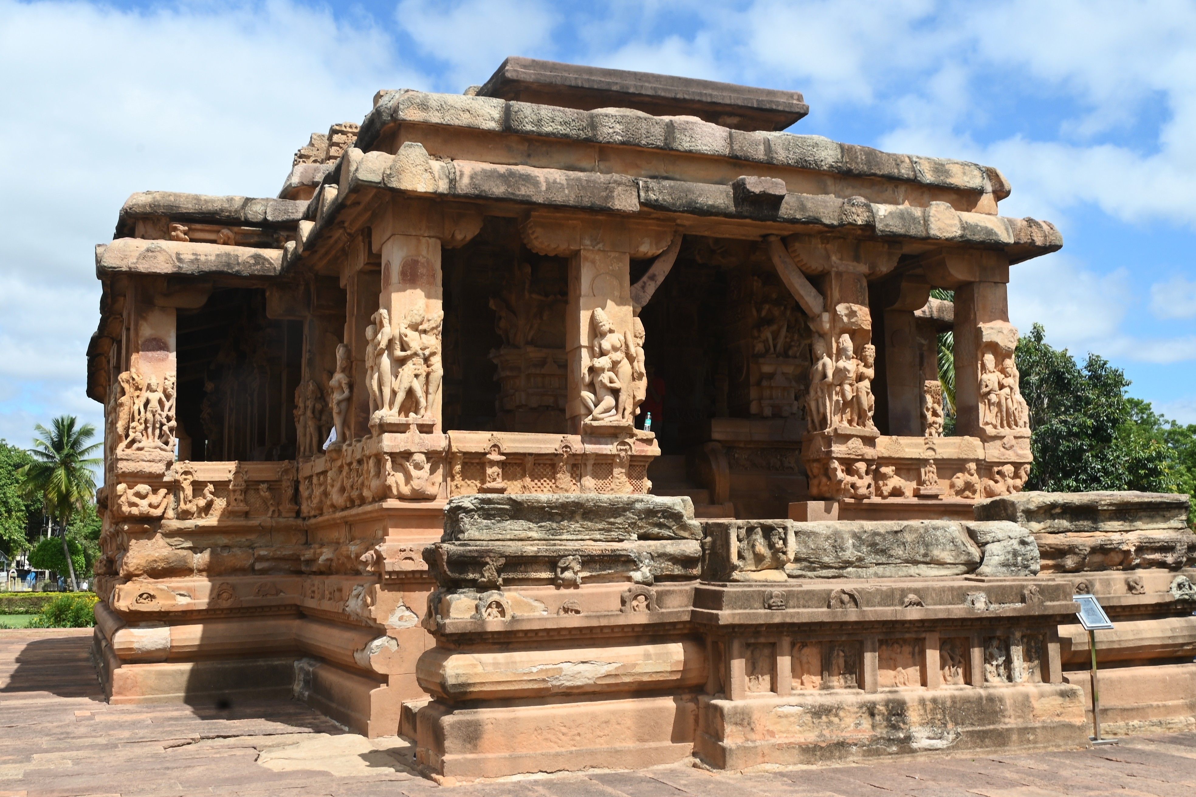 Hotels near Badami: Where to Stay for Cave Temple Visits