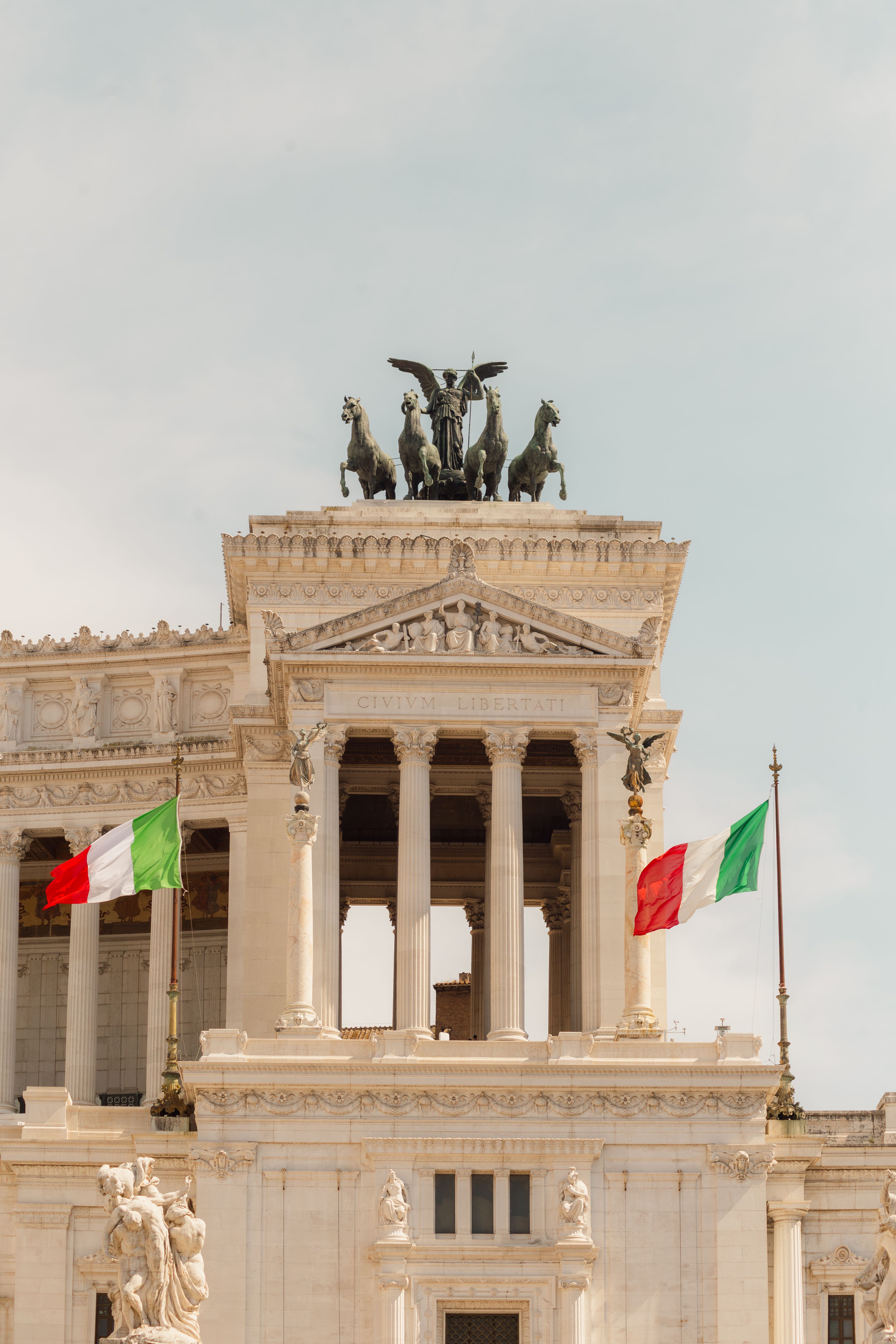 Ilustración para Pasaporte y Carta de Identidad Italiana: Cómo obtenerlos y renovarlos