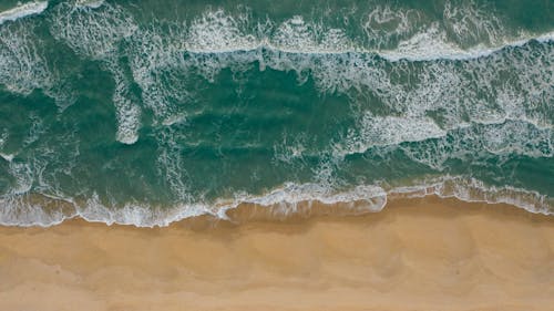 Ücretsiz Kahverengi Kum üzerinde Su Dalgaları Stok Fotoğraflar