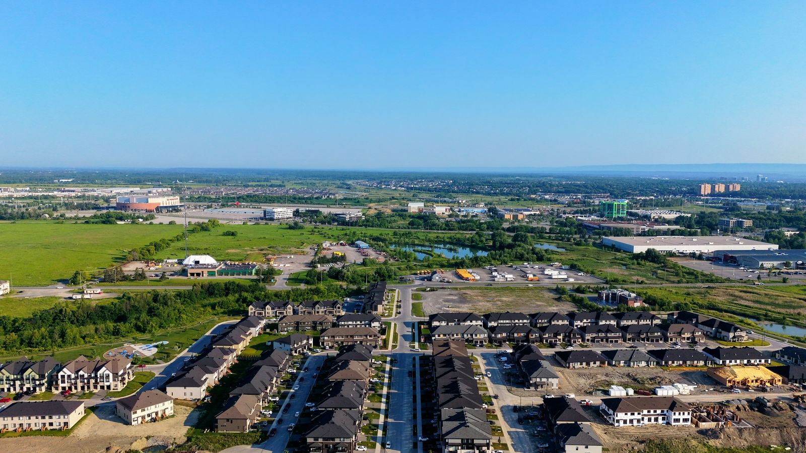 Life in Hunt Club Woods: Convenience Meets Affordability (2025 Guide)
