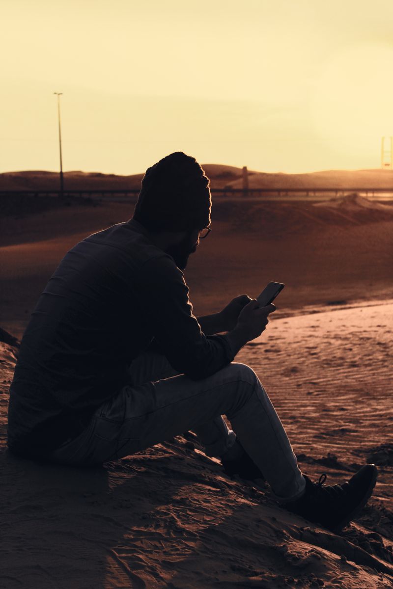 Newsletter creator writing and publishing a weekly email newsletter on Beehiiv or Substack