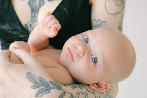 青い目の赤ちゃん