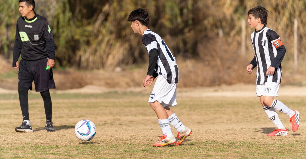 Why do captains wear armbands?