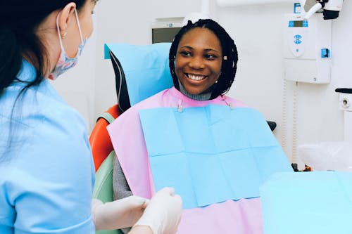 Mulher Fazendo Um Check Up Dentário