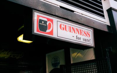 Cảnh sát Anh truy tìm vụ trộm 70.000 pint bia Guinness