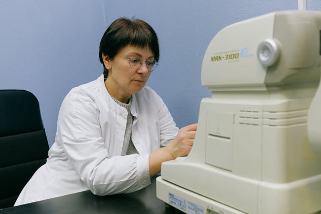 視網膜剝離的檢查方法：當心是否有出現這兩項早期症狀