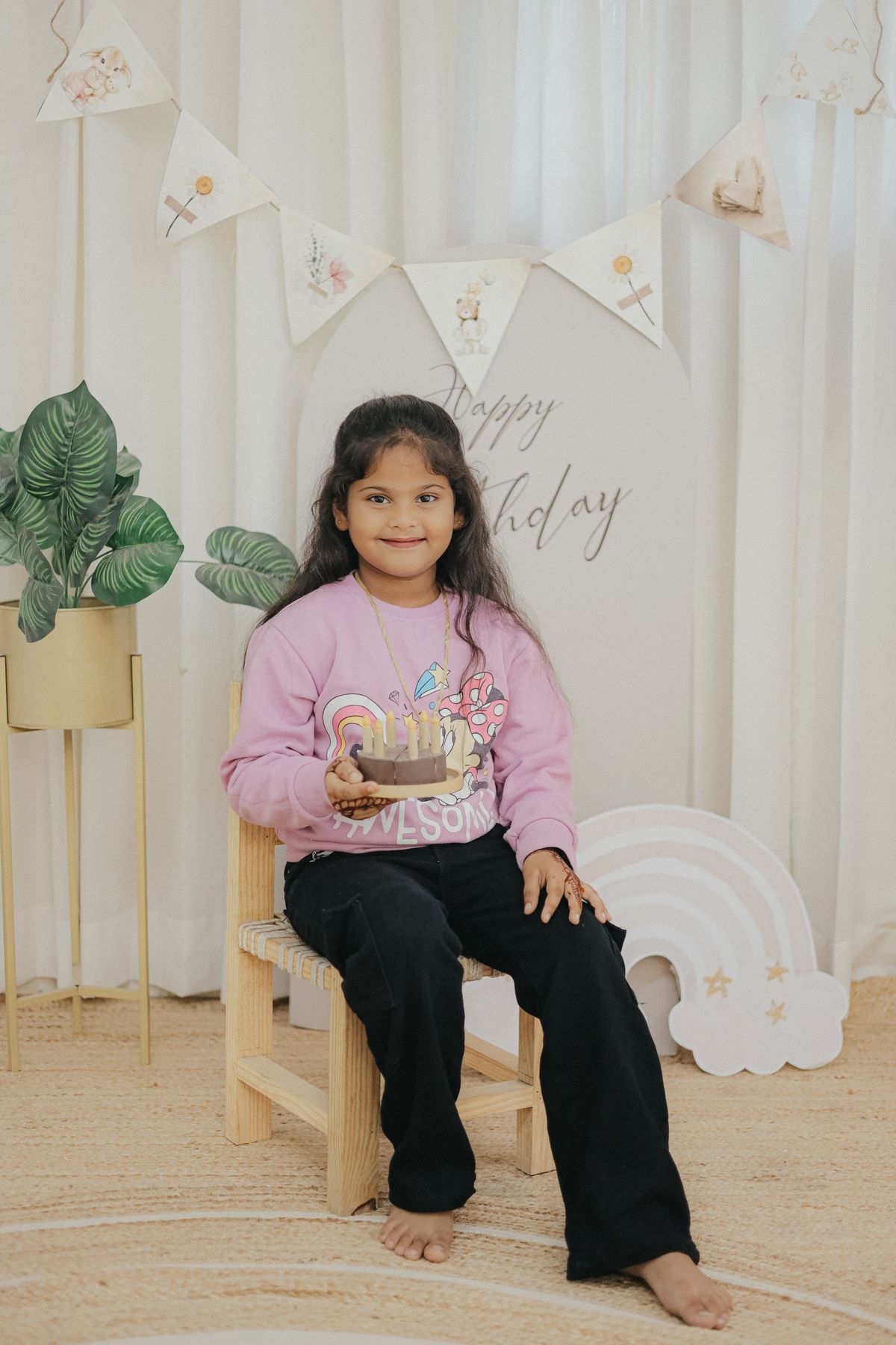 Girl with pastel decor and a small cake