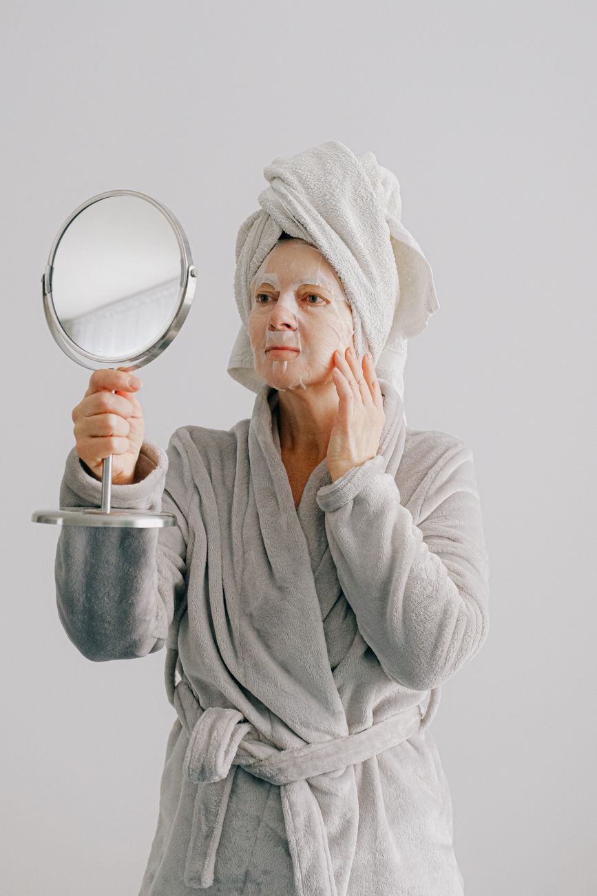 Retinoids vs. Peptides: Which Anti-Aging Ingredient Is Right for You?