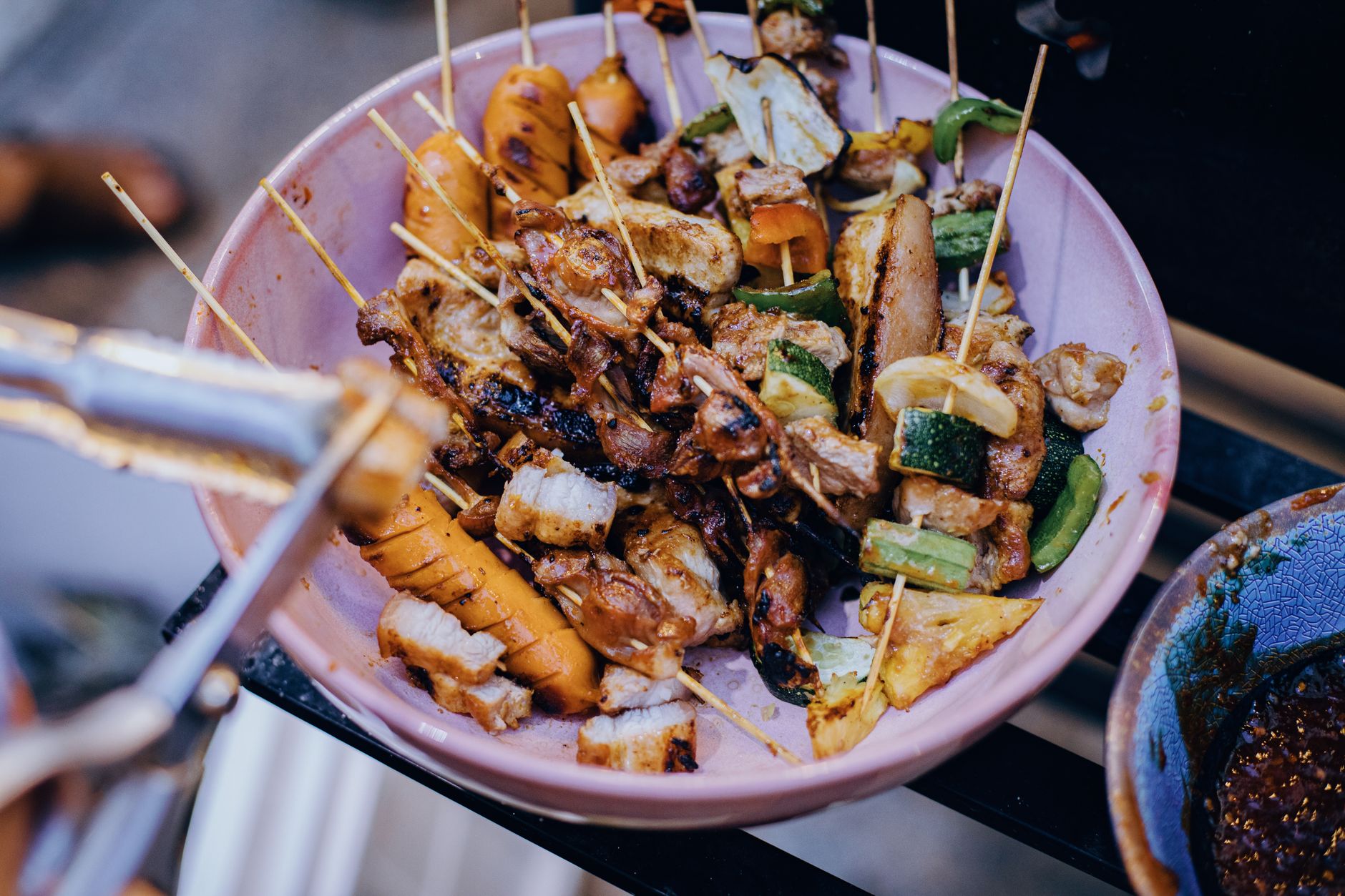 Poulet grillé épicé aux herbes