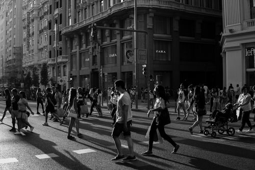 Free Black and white photo of people crossing a busy street in Madrid, Spain. Stock Photo