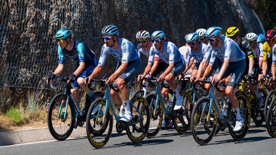 Remco Evenepoel celebrating victory after Stage 15