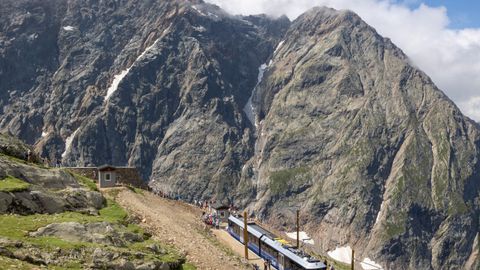 Altitude training is sold with a confidence the mechanism does not earn