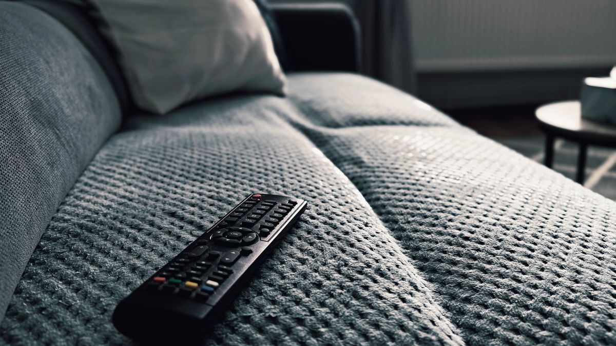 ソファでテレビを見るイメージ