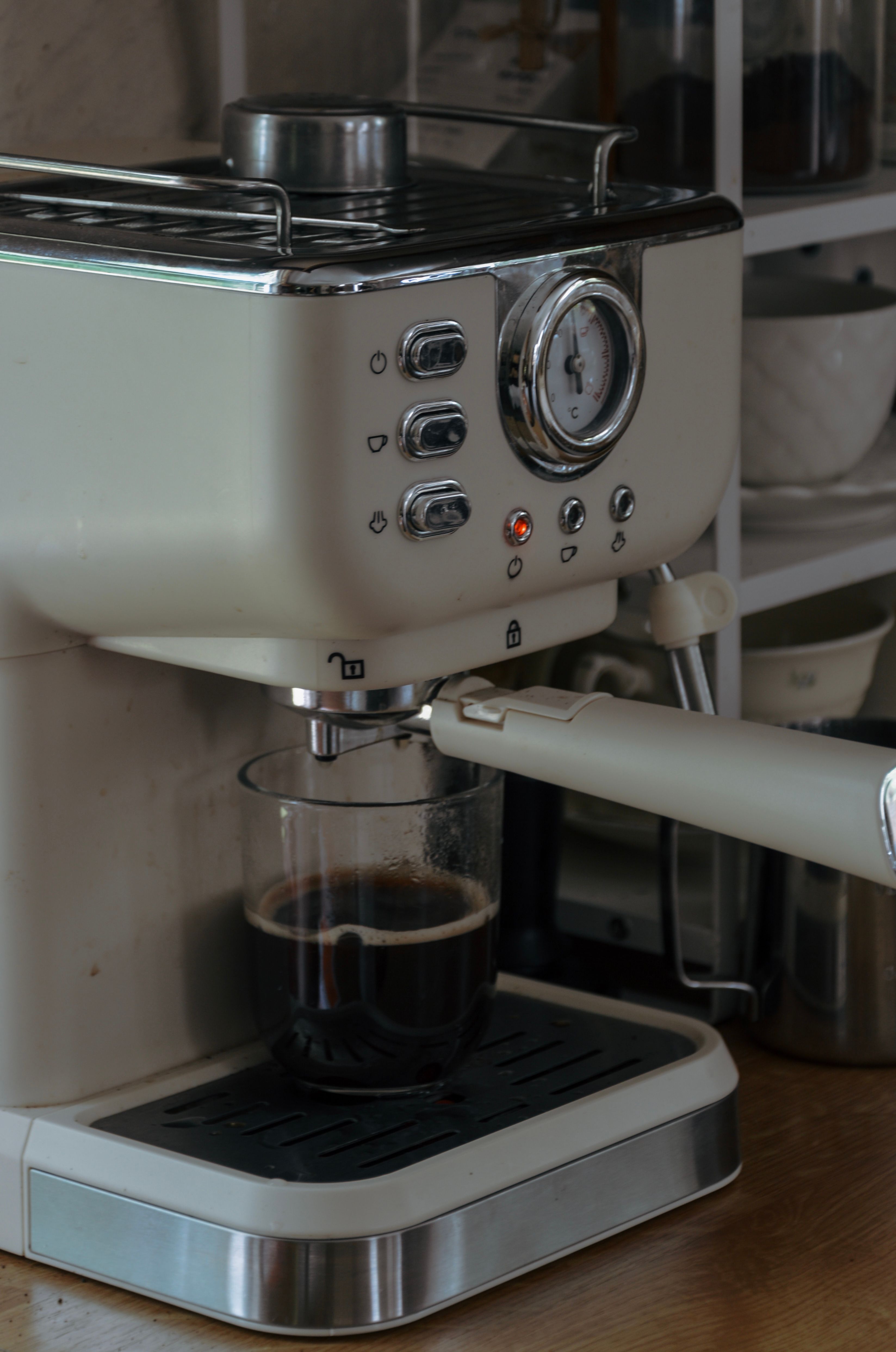 Elegant espresso machine brewing fresh coffee in a cozy kitchen setting.