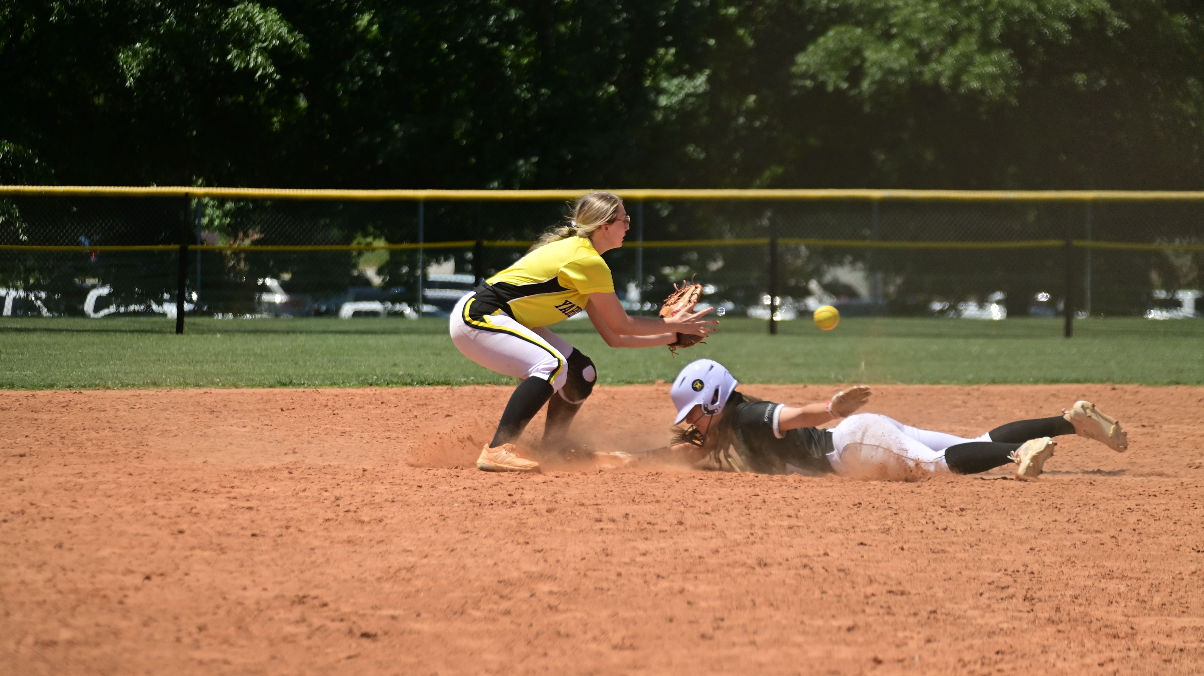 Fastpitch softball pitcher at an Ultimate Events & Sports showcase