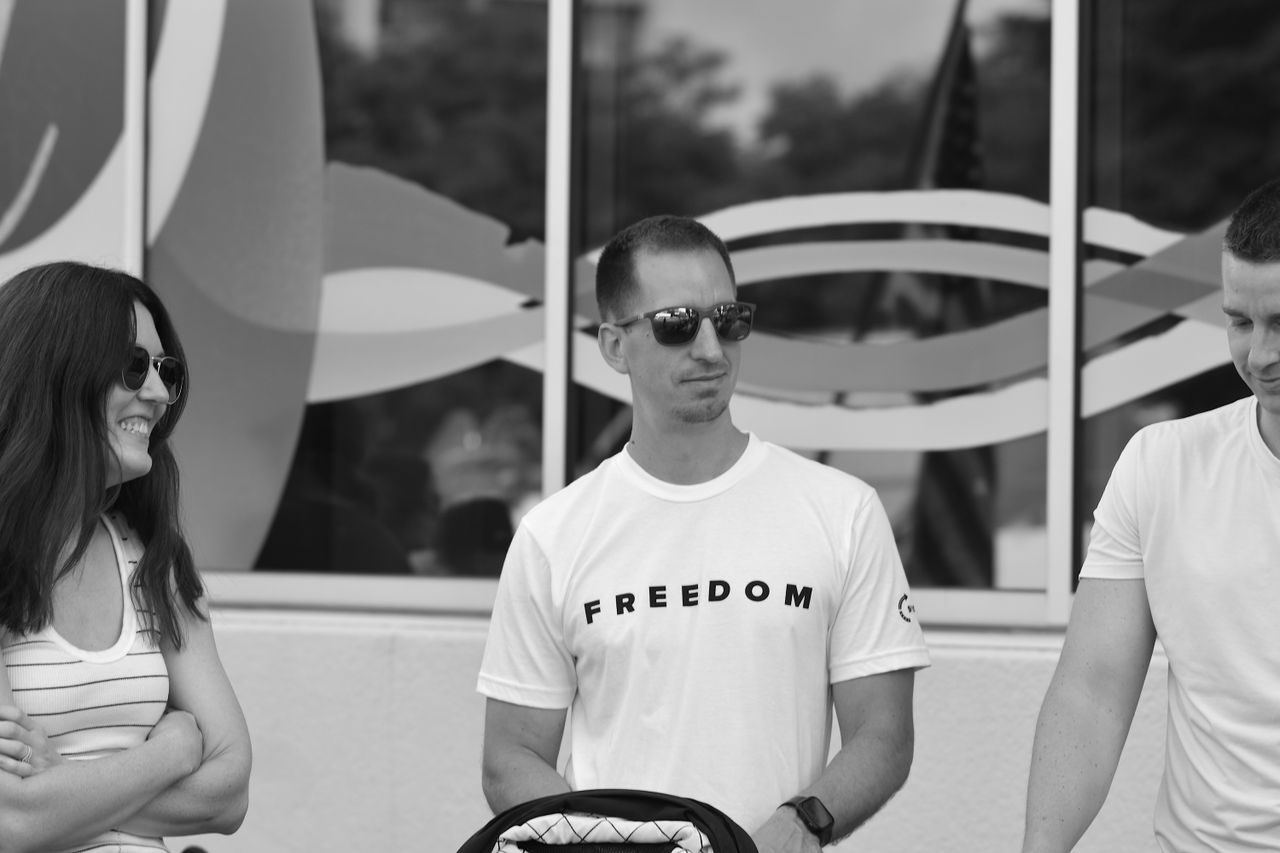 T-shirts patriotiques validés par Bardella fabriqués à 8 000 km de la France