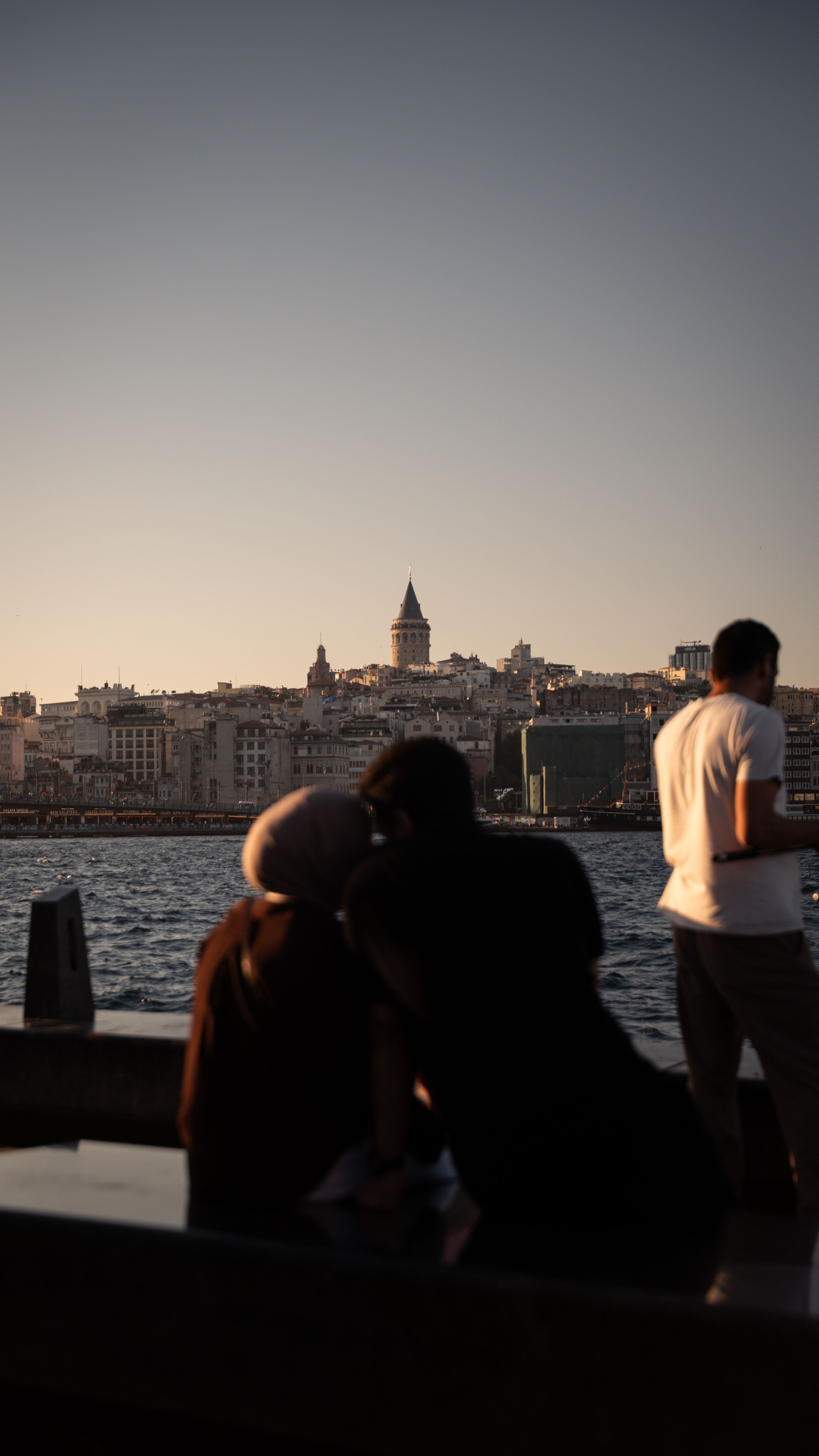 Online dating: starting a conversation on a niche platform