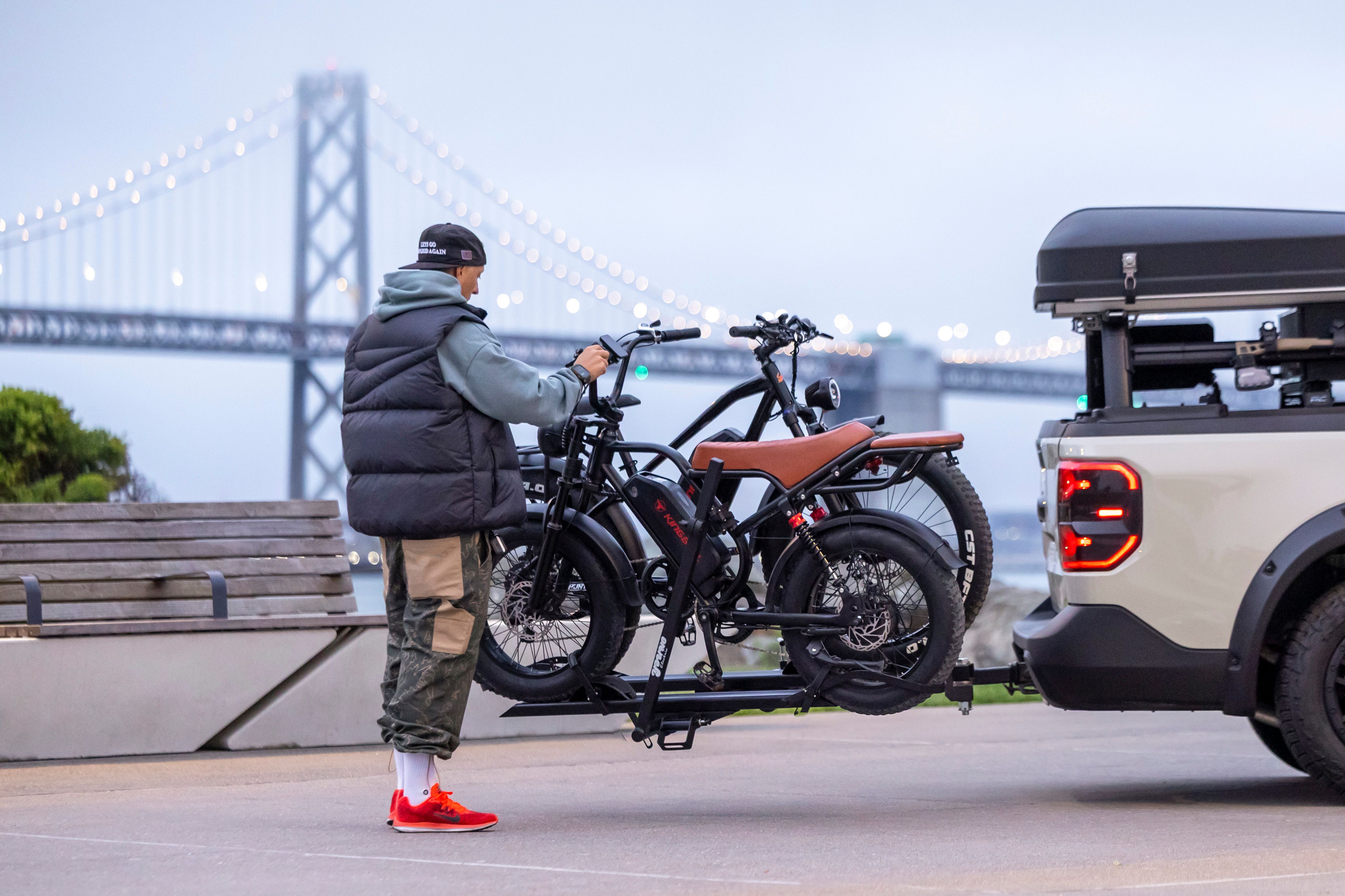 Volkswagen lança bicicleta elétrica com câmera traseira e capacete que detecta acidentes