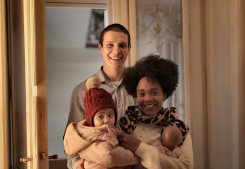 adam, afro saç, aile içeren Ücretsiz stok fotoğraf
