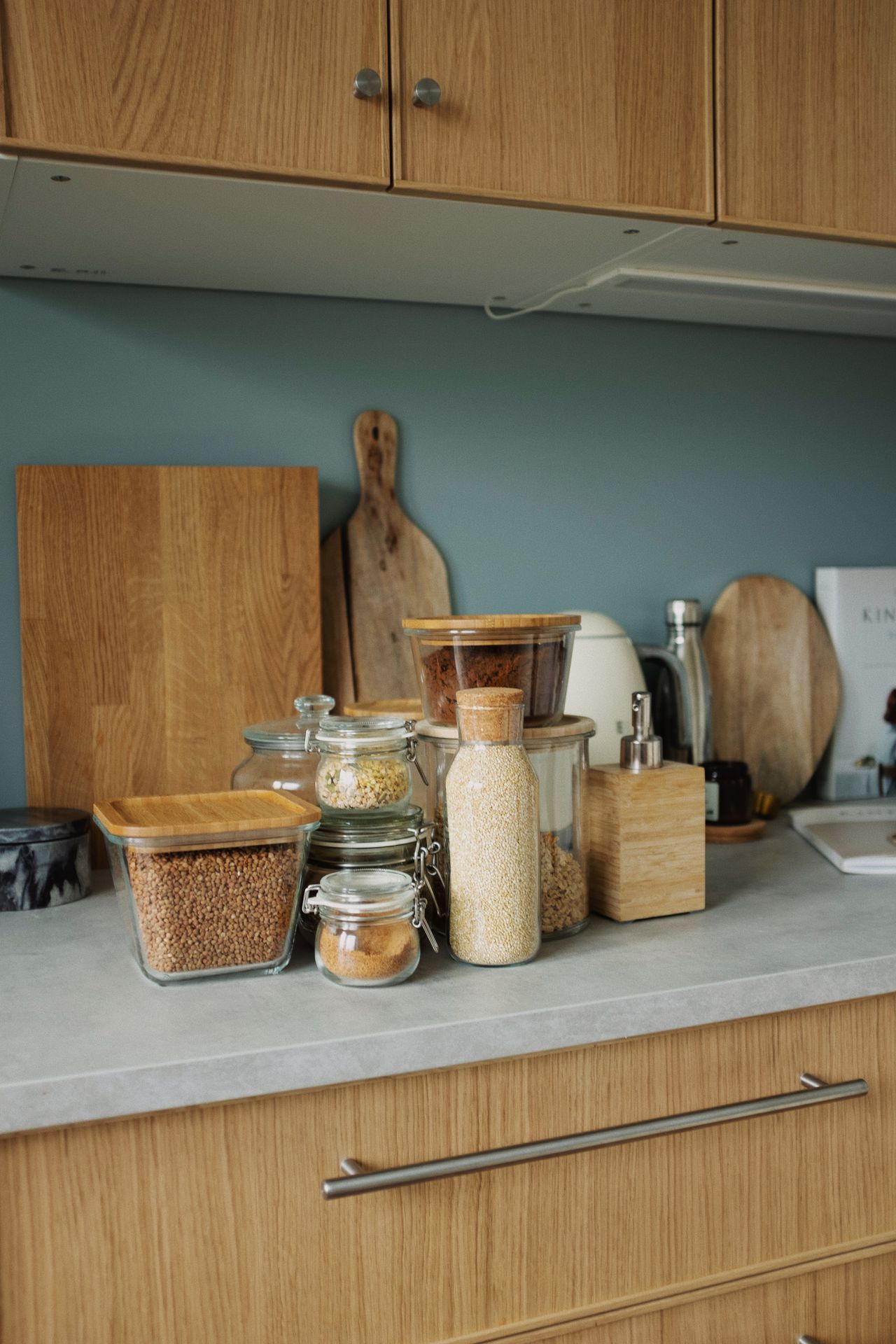 Clear kitchen countertop showing the 5/7 decluttering method in action