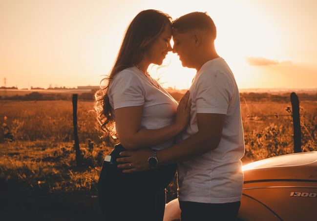 Online dating: starting a conversation on a niche platform