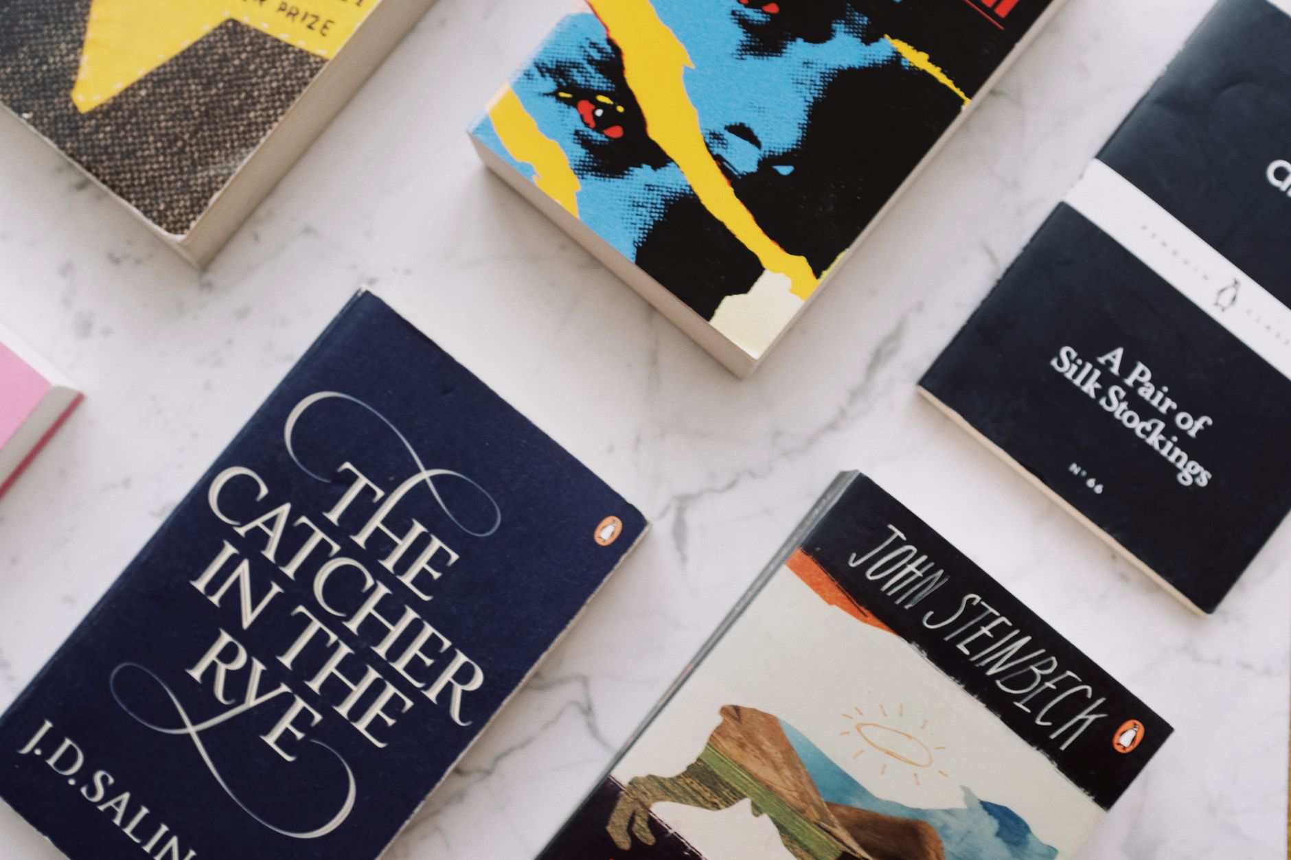 Moda 'Poet Core' eleva literatura às passarelas