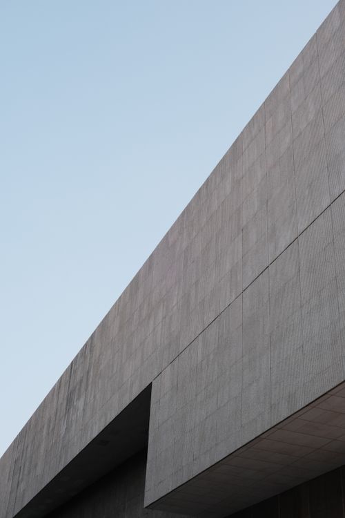 Free Minimalist concrete building against a clear blue sky, showcasing modern architecture. Stock Photo
