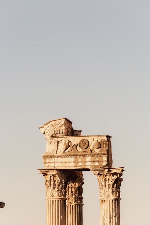 Free Close-up of ancient Roman ruins featuring Corinthian columns under a clear sky. Stock Photo