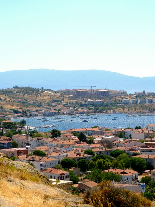 Free Stunning panoramic view of Çeşme coast with traditional architecture and a serene sea backdrop. Stock Photo
