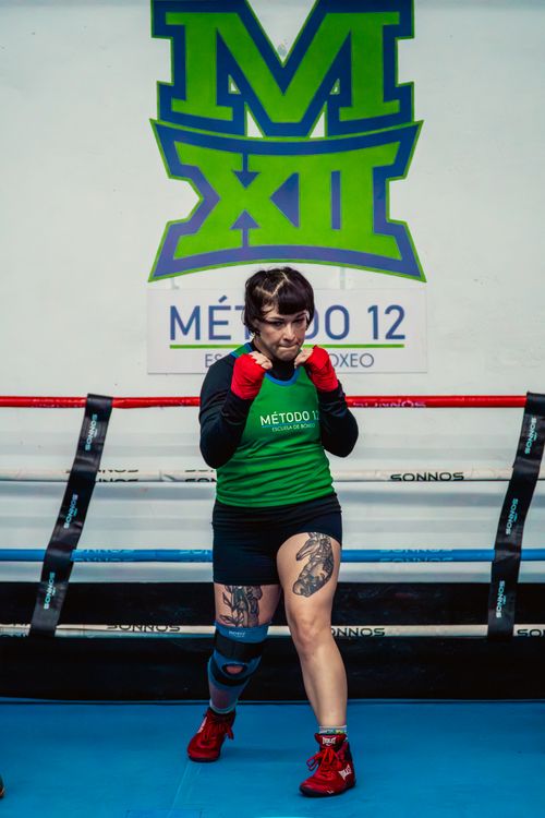 Free Female boxer practicing in a Buenos Aires gym, focusing on technique and strength. Stock Photo