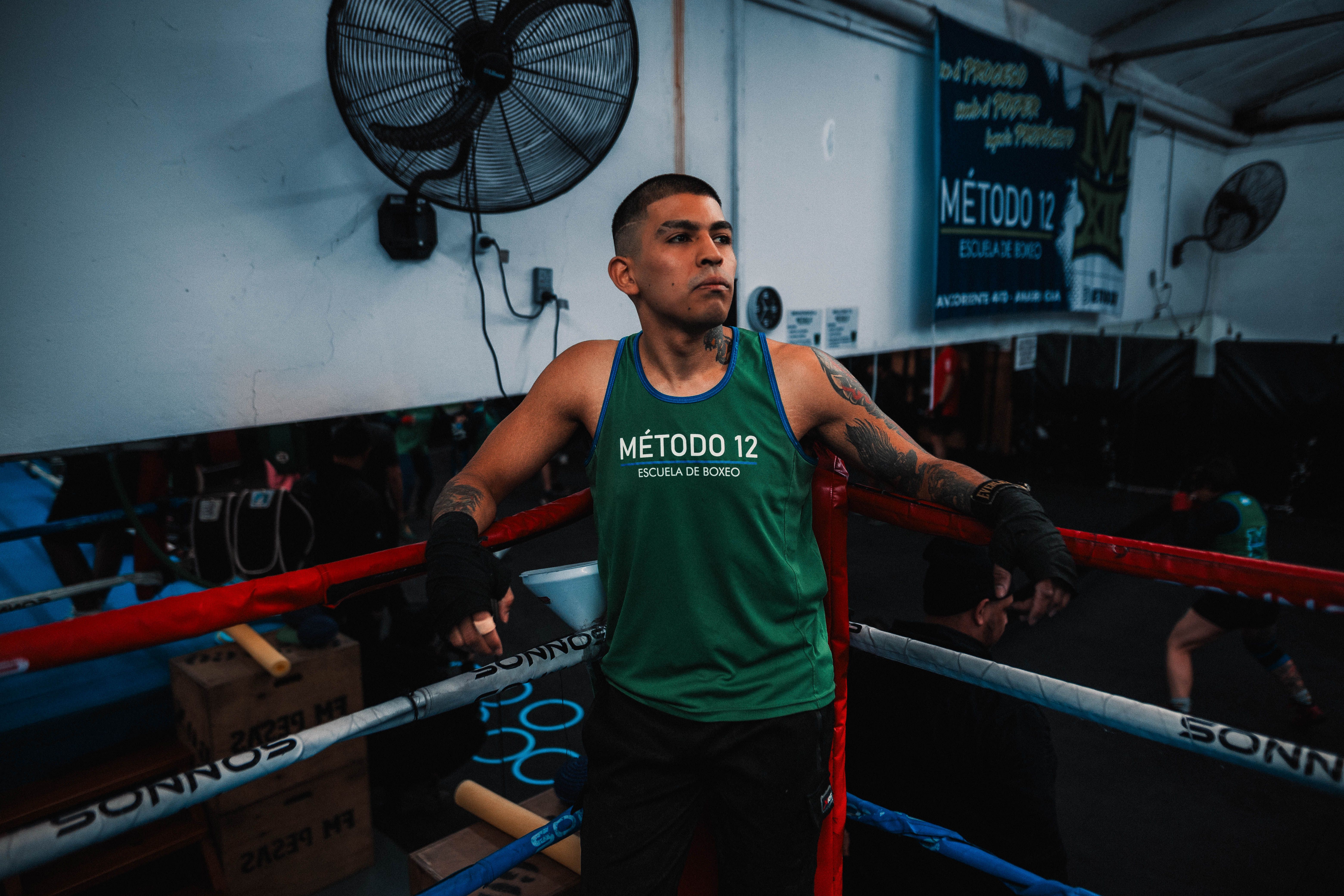 A determined boxer training at Método 12 gym, showcasing dedication and strength in Buenos Aires, Argentina.