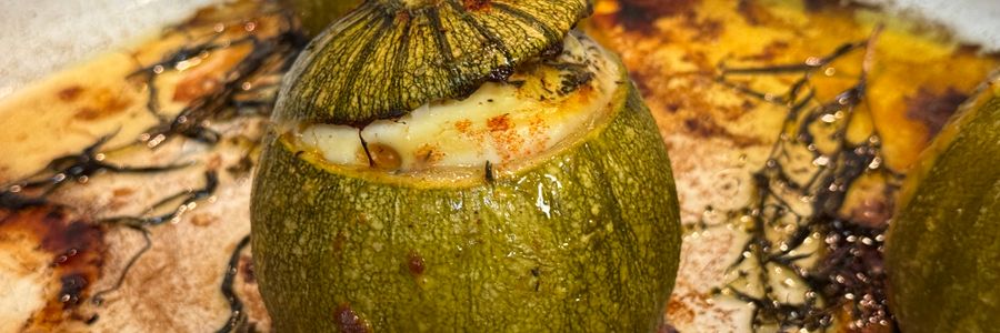 Foto de Abobrinha recheada com carne e arroz branco