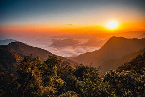 Free Beautiful sunrise over misty mountain valleys and lush landscapes, capturing nature's vibrant colors. Stock Photo