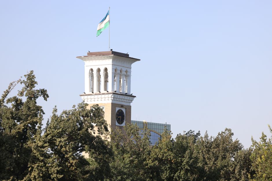 A scenic view of the iconic clock tower in Tashkent, showcasing classic architecture against a clear sky.