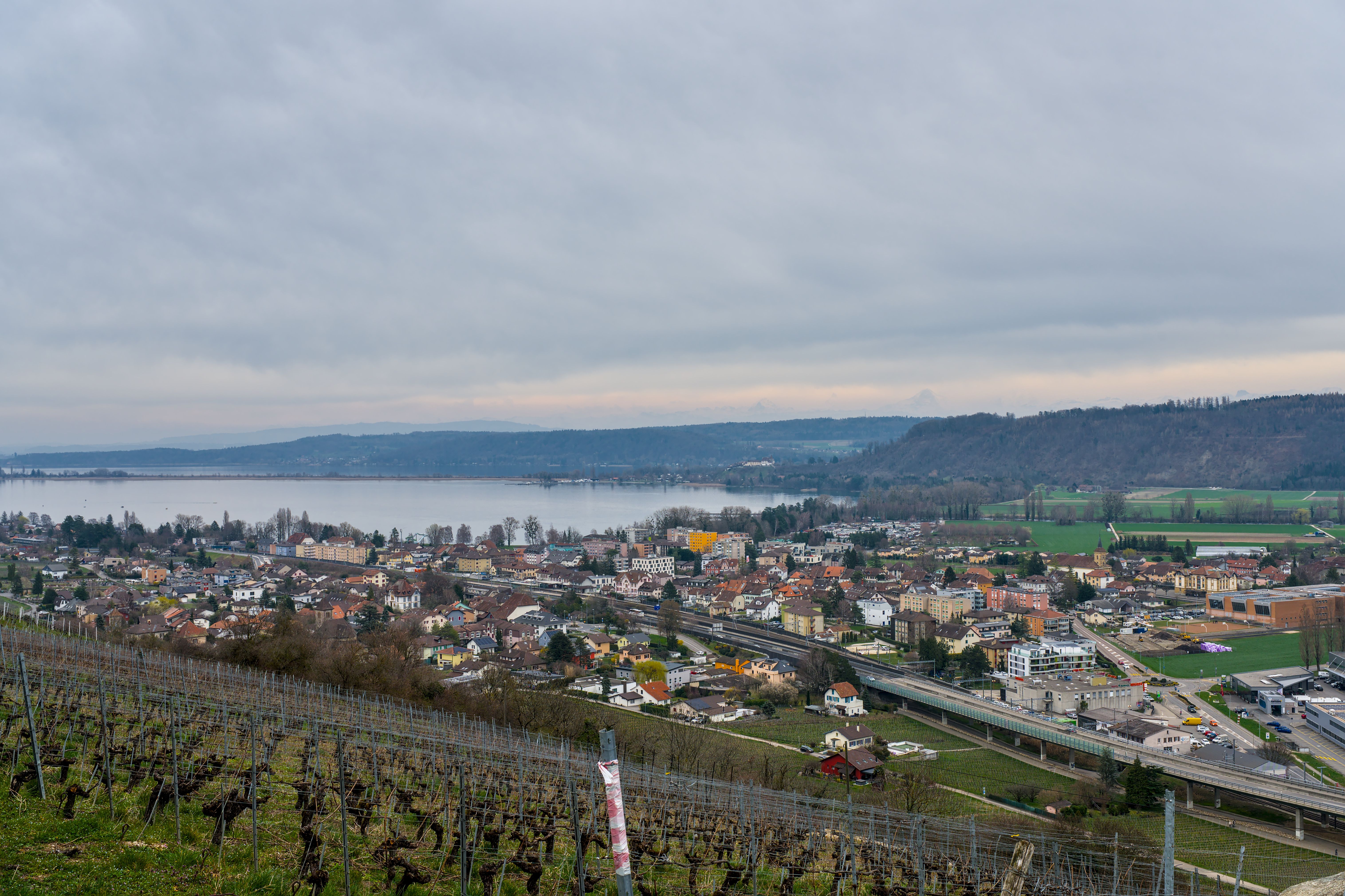 Vue d’ensemble urbaine, à l’image de bienne.