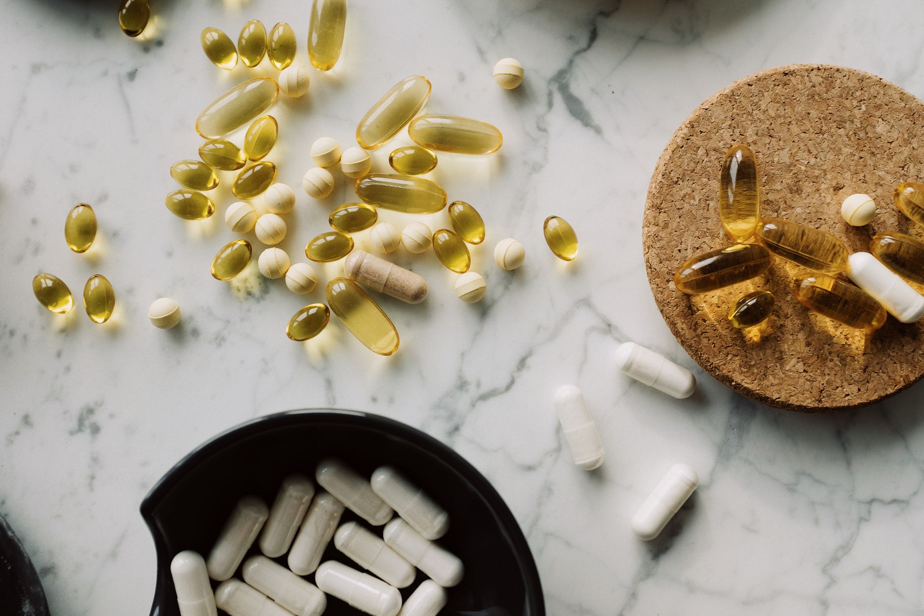 Peptide benefits Coral Springs - FL: 7 Amazing Results 2 Peptide benefits Coral Springs - FL - Diverse people smiling and appearing vibrant, active, and healthy in a sunny Coral Springs-like setting.