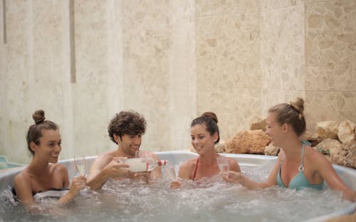 Fotos de stock gratuitas de bañera, bañera de hidromasaje, bebidas, disfrute
