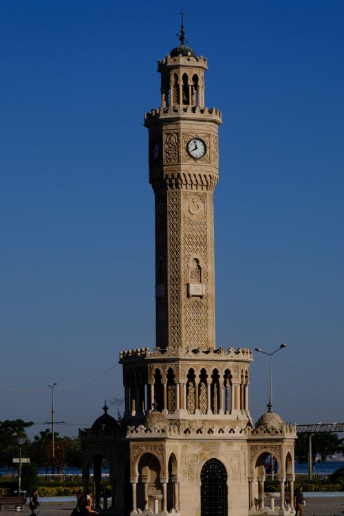 Free Iconic Clock Tower in Konak Square, İzmir, Türkiye, under clear skies. Stock Photo