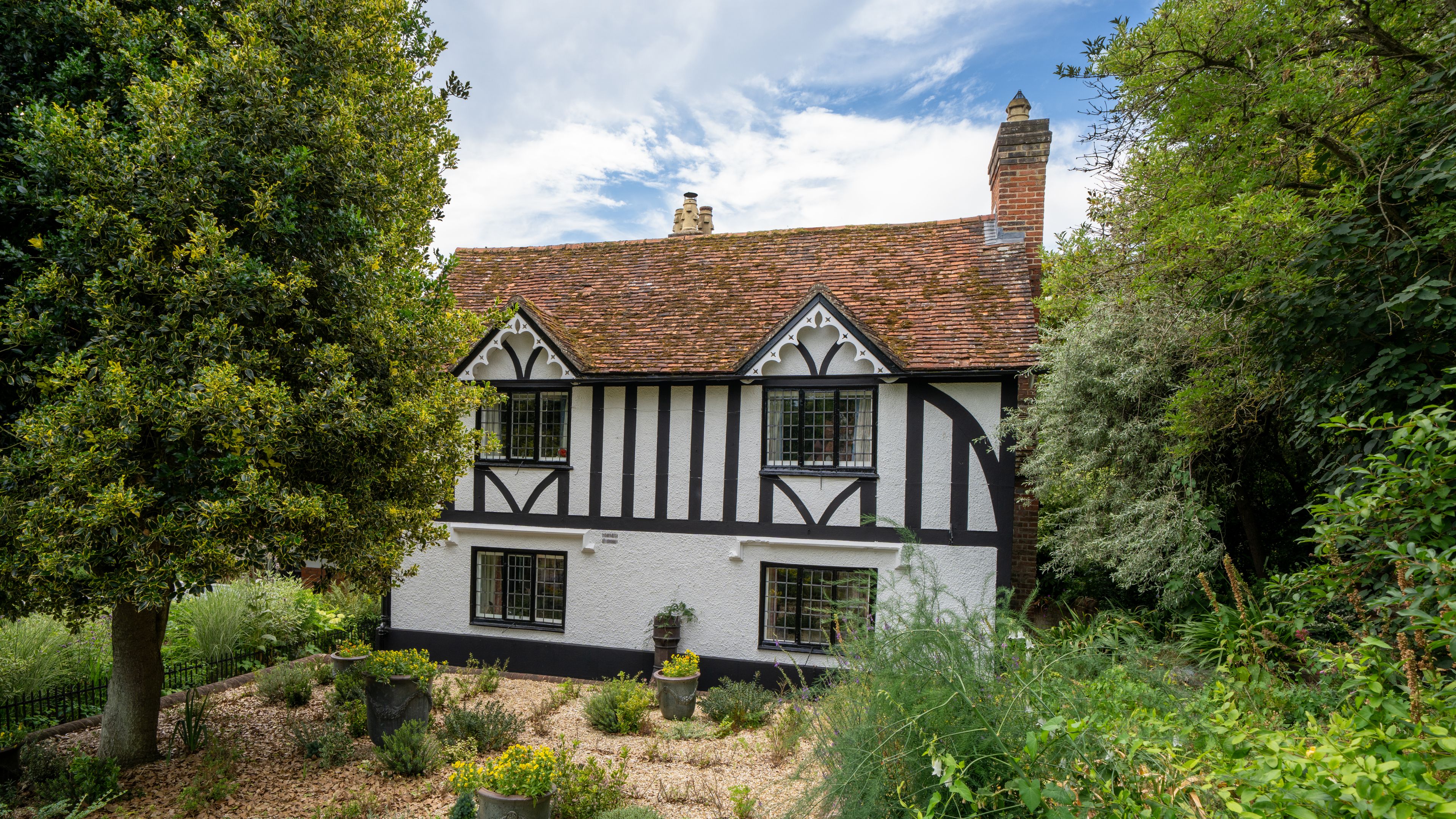 Chauffeur Travel to the Cotswolds — luxury chauffeur travel