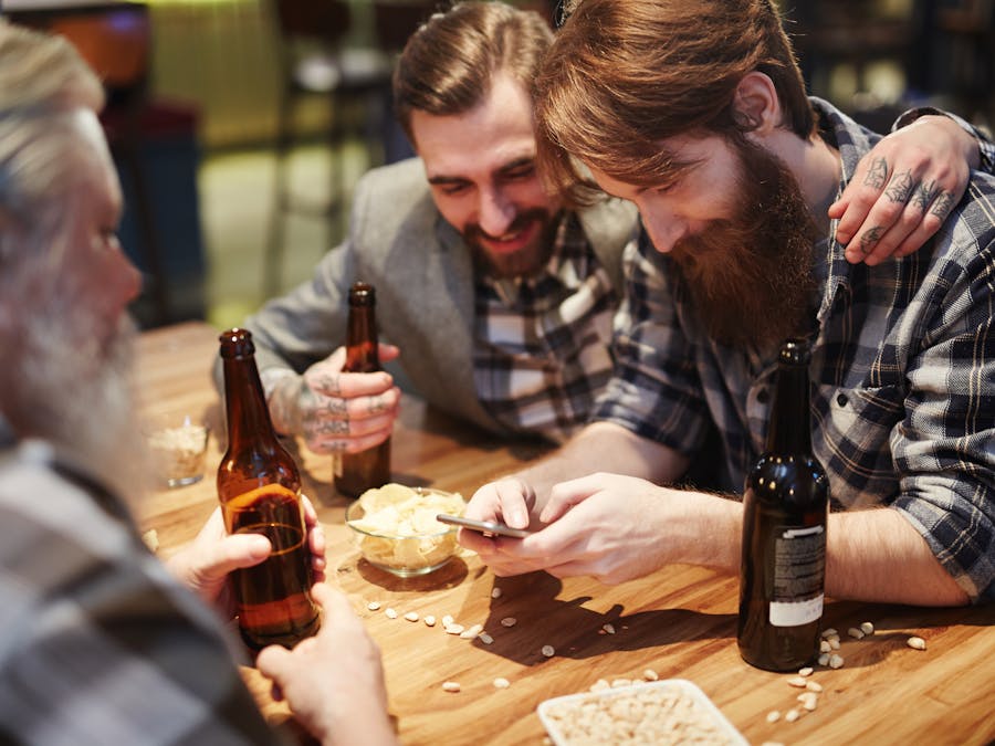 How much do people who run social media accounts get paid?