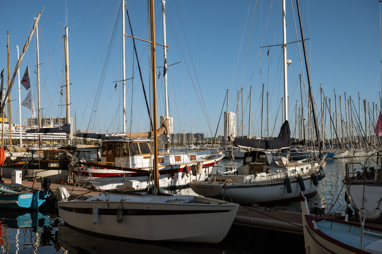 De haven is 's ochtends nog gewoon werk