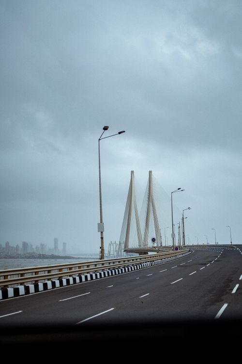 Free Capture of the iconic Bandra-Worli Sea Link in Mumbai during a moody monsoon day, showcasing urban architecture. Stock Photo