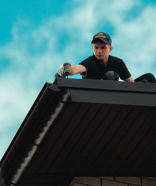 Pro working at the roof edge of a house