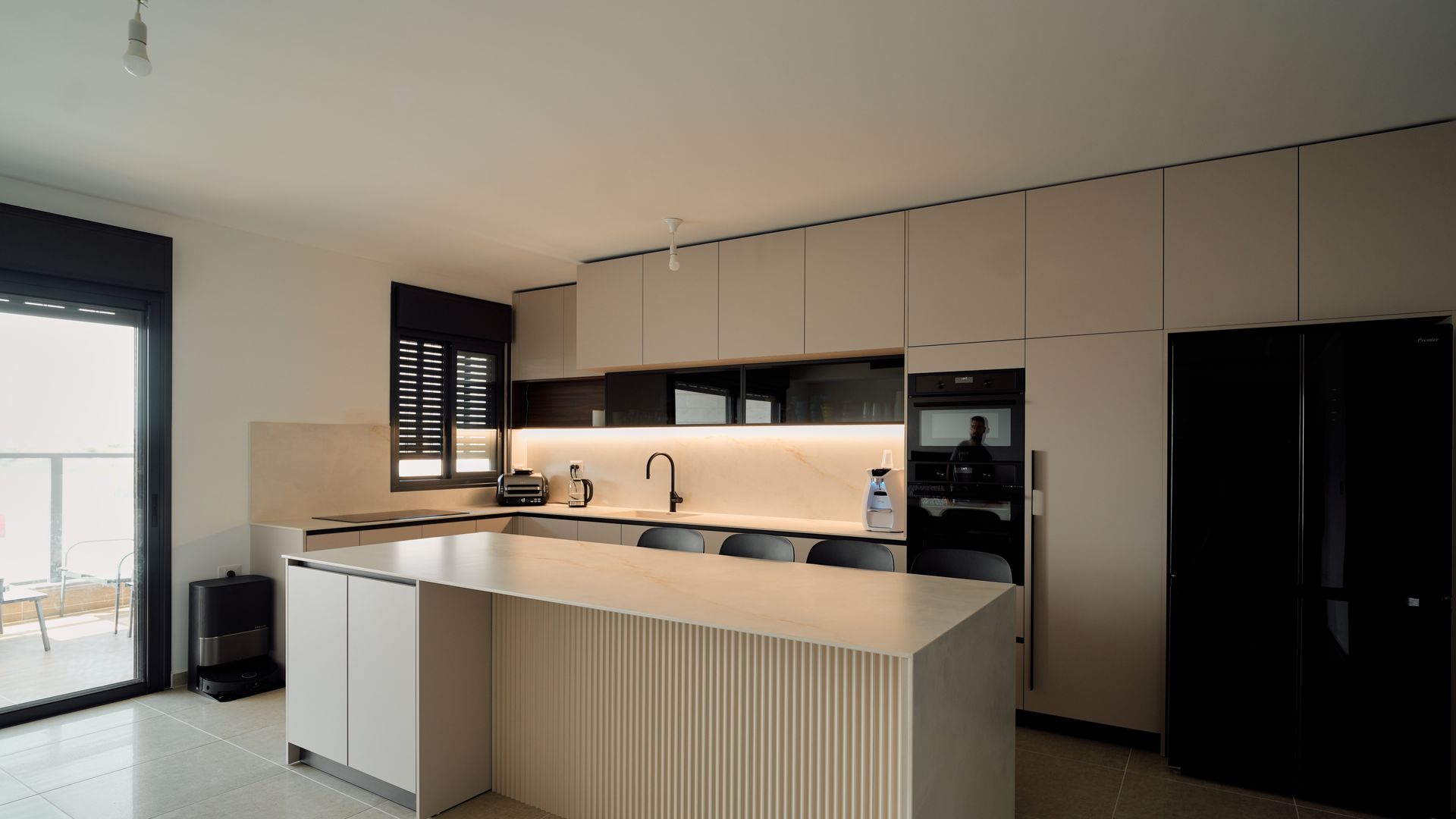 Kitchen Designer in Agios Athanasios: Local Prices — illustrasjonsbilde