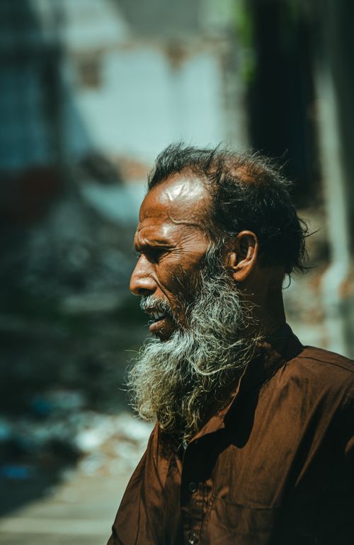 Free Captivating street portrait of an elderly man in Dhaka, Bangladesh. Stock Photo