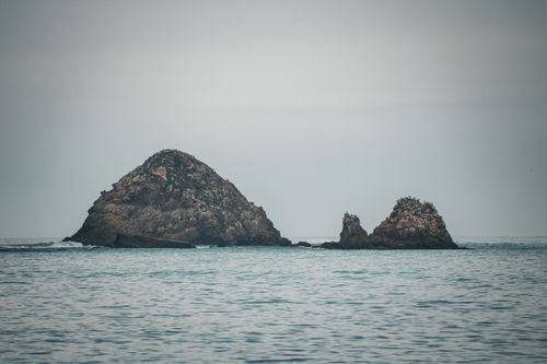 Free Scenic view of rocky islands in Zihuatanejo Bay, perfect for nature lovers and travel enthusiasts. Stock Photo
