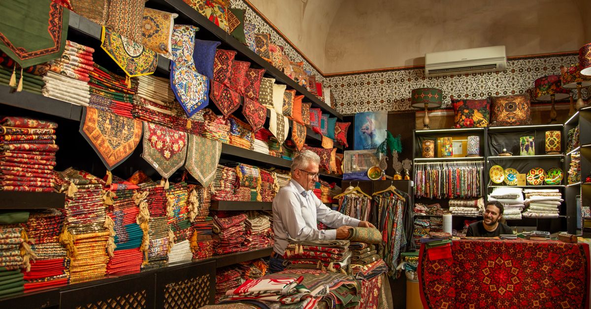 Travel guide to Iran